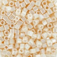 Бисер TOHO Cube, размер 1.5мм, цвет #123 (Непрозрачный глянцевый, светло-бежевый), 10 грамм Бисер TOHO Cube, размер 1.5мм, цвет #123 (Непрозрачный глянцевый, светло-бежевый), 10 грамм