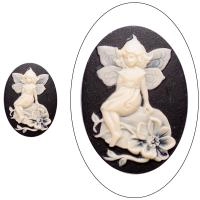 Камея акриловая, 25х18мм, феечка на листике, слоновая кость на черном, 1 шт., УЦЕНКА