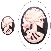 Камея акриловая, 25х18мм, девушка-скелет, розовая на черном, 1 шт.