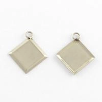 Рамка для кабошона 17х15.5мм (внутренний размер 14х14мм), в форме ромба, лаконичная, базовый материал - нержавеющая сталь, без покрытия, 1 шт.