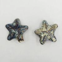 Бусина керамическая, 38х36х15мм, морская звезда, светло-бежевая с сине-голубым и коричневым, 1 шт.
