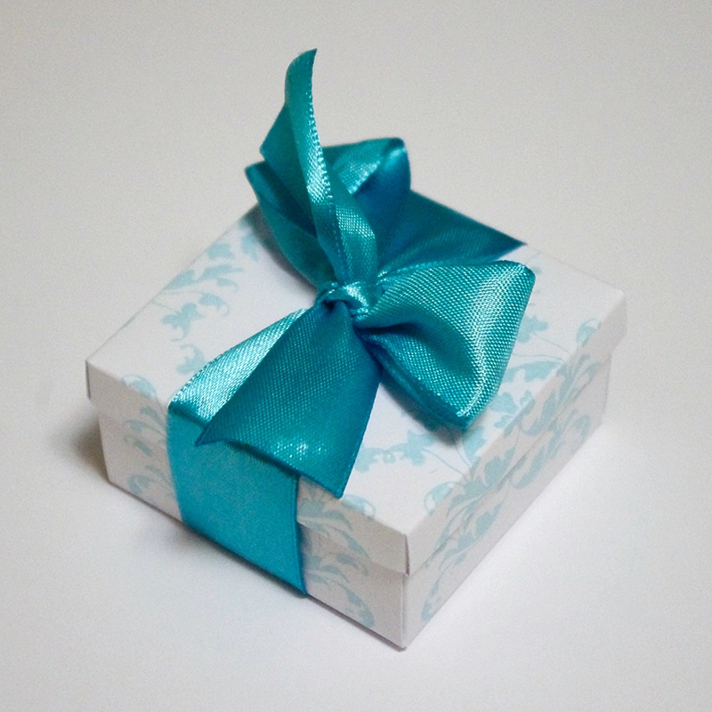 Как сделать коробку для подарка?