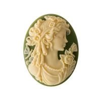 Камея акриловая, 40х30мм, девушка со стрекозами, слоновая кость на зеленом, 1 шт., УЦЕНКА
