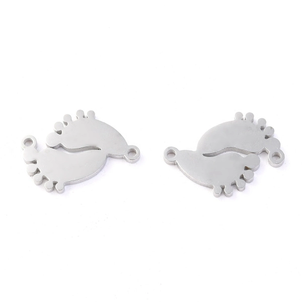 <p>Не темнеющая фурнитура для бижутерии из нержавеющей стали (не окисляется, не облезает). Соединительный элемент в форме двух ступней, также похож на отпечатки ног. Оттенок может отличаться от фотографии и в разных поставках. На поверхности возможны небольшие царапинки и пятнышки. Этот коннектор с двумя петельками отлично подходит для создания браслетов, кулонов, серег. Цена за 5 шт.</p>