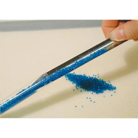 <p>Металлический совочек (лопатка) Scoop EEZ от американской компании BeadSmith для работы с бисером, бусинами, стразами и мелкой фурнитурой. Позволяет легко и быстро собрать и ссыпать неиспользованные в работе материалы обратно в пакетик или контейнер. Дизайн упаковки может отличаться от фотографии и в разных поставках. Цена за 1 шт.</p>