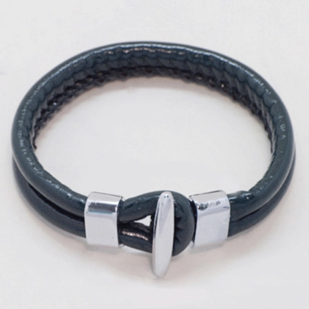 <p>Клеевой замочек необычного дизайна для браслетов и колье. В комплекте лаконичный Т-образный крючок и бусина-разделитель размером 13.5*7.7*7.7 мм. Подходит для овального шнура с сечением примерно 10*5мм или нескольких круглых шнуров. Шнур вклеивается в застежку супер-клеем. Пример использования - в полном описании. Цена за 1 застежку.</p>