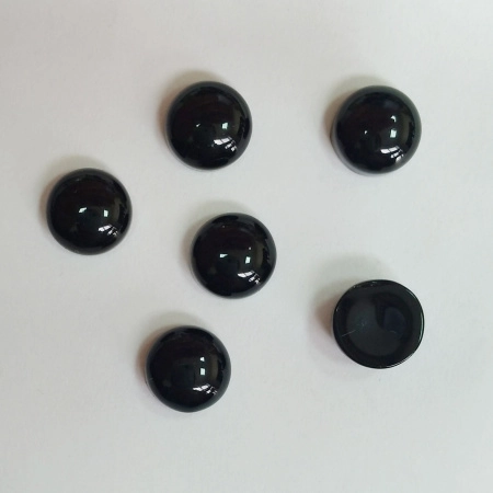 <p>
Каменный кабошон из черного агата. Оттенок может отличаться от фотографии. Размер и форма могут немного отличаться от заявленных. Кабошоны отличаются по цвету и рисунку, а также по толщине: при заказе нескольких штук мы постараемся подобрать похожие. Цена за 5 шт.
</p>