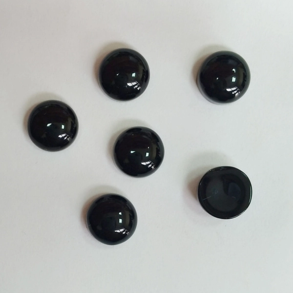 <p>
Каменный кабошон из черного агата. Оттенок может отличаться от фотографии. Размер и форма могут немного отличаться от заявленных. Кабошоны отличаются по цвету и рисунку, а также по толщине: при заказе нескольких штук мы постараемся подобрать похожие. Цена за 5 шт.
</p>