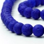<p>Бусины из натуральной вулканической лавы (вулканического туфа), тонированной в синий цвет. Оттенок может отличаться от фотографии. Бусины матовые. Могут немного отличаться по форме и размеру. Низки формируются без проверки каждой бусины на дефекты. Бусины могут быть покрыты пылью от сверления, рекомендуется их протереть или промыть их перед использованием. Цена за низку, около 45 бусин.</p>