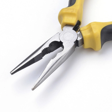 <p>Крупный универсальный инструмент, сочетающий в себе тонкогубцы с насечками, плоскогубцы без насечек и бокорезы. Не подходит для мелких элементов, создан для работы с толстой проволокой и другими довольно крупными деталями. Цена за 1 шт.</p>