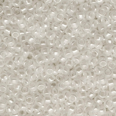 <p>Японский бисер TOHO Round (круглый Тохо), размер 15/0 (1.5 мм). Жемчужный белый (Opaque-Lustered White). Оттенок может отличаться от фотографии и в разных поставках. Цена за 10 грамм (около 2 400 бисеринок).</p>