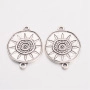 <p>Плоский двусторонний коннектор (соединительный элемент) неправильной формы с узором в виде стилизованного солнышка (с ацтекским орнаментом). Цвет под античное серебро. Базовый материал - бижутерный металлический сплав, покрытие - серебристое с чернением. Оттенок может отличаться от фотографии и в разных поставках. Цена за 1 шт.</p>
