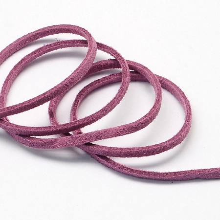 <p>Плоский шнур из искусственной замши, окрашенной в темный розово-сиреневый цвет. Оттенок может немного отличаться от представленного на фотографии. Размер может немного отличаться от заявленного. По возможности, продается цельным куском, однако, может поставляться несколькими отрезами. Цена за 5 метров.  </p>