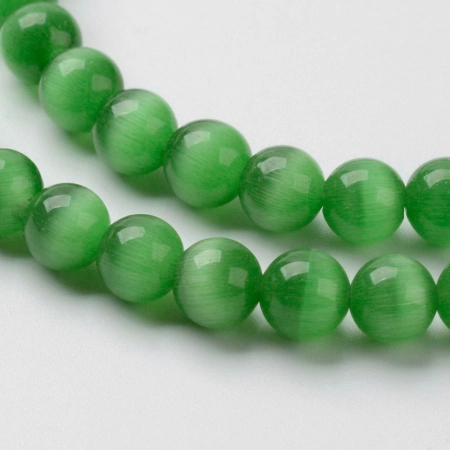 <p>Низка бусин, кошачий глаз (имитация). Оттенок может немного отличаться от представленного на фотографии. Бусины могут немного отличаться по форме и размеру. В низке около 65 бусин. Цена за низку.</p>