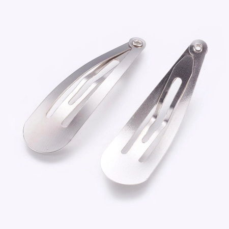 <p>Бюджетная металлическая основа для заколки-невидимки клик клак стального цвета. Оттенок может отличаться от фотографии. На покрытии возможны небольшие царапинки и пятнышки. Цена за 20 шт.</p>