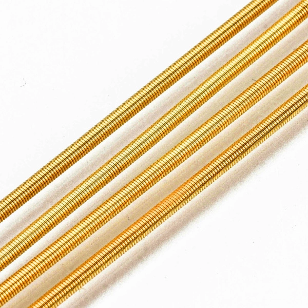 <p>Гладкая золотистая проволока-пружинка типа бульонка - канитель. Тип: жёсткая. Базовый материал - сталь. Толщина, заявленная производителем - 2 мм, может немного отличаться в разных поставках. Длина около 95-99 см (канитель нарезана производителем). На проволоке могут периодически встречаться заломы/растянутые участки, тёмные пятнышки. Цвет яркое золото, оттенок может отличаться от фотографии и в разных поставках. Цена за 1 кусочек (95 см).
</p>