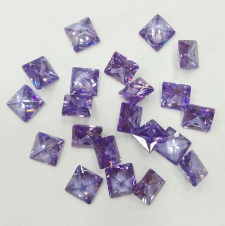 Ювелирный кристалл из фианита, 4х4мм, форма квадрат, сиреневый, 1 шт.