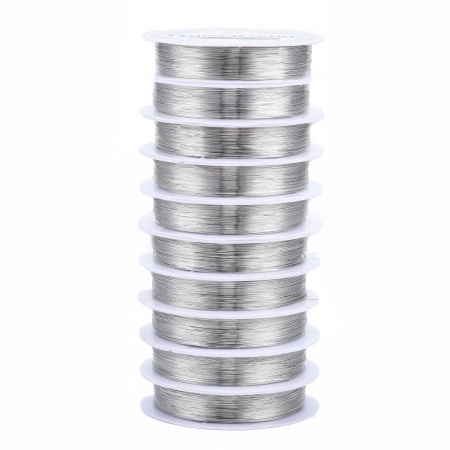 <p>Медная проволока с покрытием под серебро. Оттенок может отличаться от фотографии. Намотка может состоять из нескольких частей. Цена за катушку около 25 метров.</p>