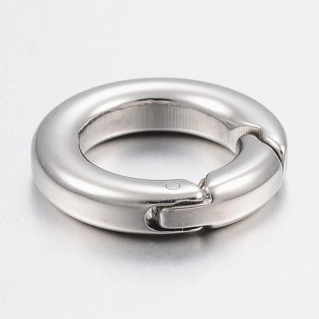 <p>
Крупная гладкая застежка необычного дизайна для бус, колье, брелков. Качественный круглый карабин из нержавеющей стали (марка 304: используется в пищевой промышленности, не окисляется). Застежка плавно открывается и закрывается. Оттенок может немного отличаться от представленного на фотографии. Цена за 1 шт.
</p>