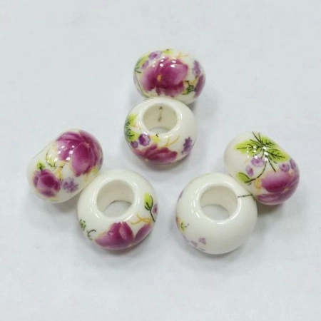 <p>
Ручная работа. Белая фарфоровая (porcelain) бусина в форме рондели с цветами лилового и сиреневого цвета. Диаметр отверстия около 5 мм. Можно использовать для браслетов типа Пандора. Оттенок может отличаться от фотографии и в разных поставках. Цена за 5 бусин.
</p>