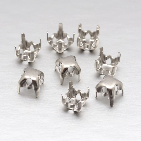 Оправа с цапами, 3х3мм, пришивная, форма фигурный квадрат, базовый материал - латунь, стального цвета, 10 шт. Оправа с цапами, 3х3мм, пришивная, форма фигурный квадрат, базовый материал - латунь, стального цвета, 10 шт.