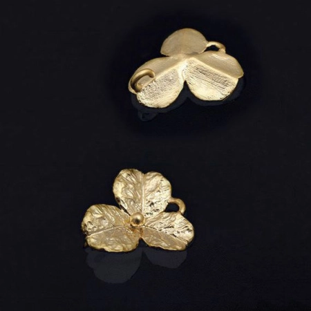 Коннектор, 12х11х3мм, Корея, Клевер со скрытой петелькой, базовый материал - латунь, матовый позолоченный, 1 шт.