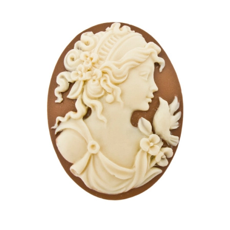 Камея акриловая, 40х30мм, гречанка с голубем, слоновая кость на коричневом, 1 шт., УЦЕНКА
