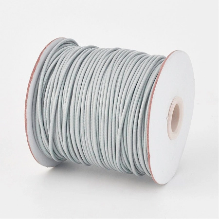 <p>Плетеный синтетический шнур, цвет светло-серый. Толщина может немного отличаться от заявленной (шнур в разных поставках может иметь толщину 0.9-1.3 мм). Оттенок может отличаться от фотографии и в разных поставках. По возможности, продается цельным куском, однако, может поставляться несколькими отрезами. Цена за 10 метров.</p>