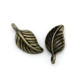 <p>Трехмерная металлическая подвеска в форме листика. Базовый материал - бижутерный металлический сплав, покрытие - бронзовое с чернением. Оттенок может отличаться от фотографии и в разных поставках. Цена за 1 шт.</p>