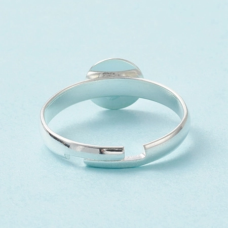 <p>Основа для кольца с платформой 8 мм, серебристого цвета. Размер регулируется. Платформа может быть без углубления по центру (не как на фотографии). Цена за 5 шт.</p><p>ВНИМАНИЕ: платформа немного смещена относительно центра, возможны небольшие неровности на платформе.</p>