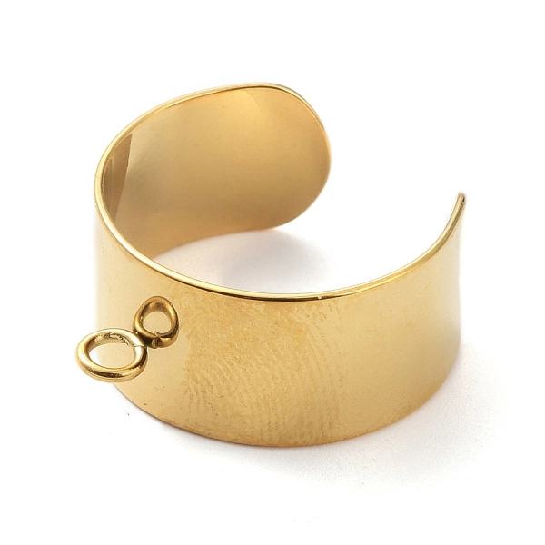 Основа для кольца, регулируемого размера, широкая, с одной петелькой, базовый материал - нержавеющая сталь, позолоченная, 2 шт. <p>Качественная широкая основа-кафф для кольца с одной петелькой для декорирования. Ширина кольца 10 мм, внешний диаметр петельки 4 мм. Размер кольца в исходном состоянии - около 18.5 мм. Кольцо разъемное, размер можно немного отрегулировать. Петелька может быть как цельной, так и разъёмной у разных колец.
Нержавеющая сталь марки 304 с гальваническим напылением золотом 18К (карат). Оттенок может отличаться от фотографии и в разных поставках. Цена за 2 шт.</p>