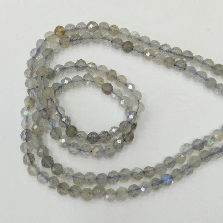 <p>
Небольшие граненые бусины из натурального камня - лабрадорита. Бусины могут немного отличаться по форме и размеру, оттенок может немного отличаться от фотографии. Эти бусины отлично подходят для серег-кисточек, изящных колье и браслетов, вышивки, бисероплетения. Цена за низку около 57 бусин (низки формируются без проверки каждой бусины на дефекты).
</p>