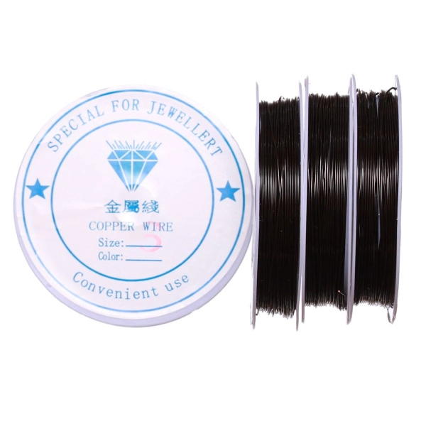 <p>Медная проволока с покрытием черного цвета. Используется для создания украшений, изготовления деревьев и цветов из бисера и камней, и прочих декоративных работ. Намотка может состоять из нескольких частей. Цена за катушку, примерно 8 метров.</p>