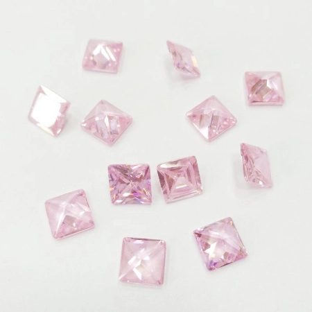 Ювелирный кристалл из фианита, 3х3мм, форма квадрат, нежно-розовый, 10 шт. Ювелирный кристалл из фианита, 3х3мм, форма квадрат, нежно-розовый, 10 шт.