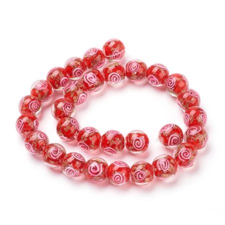 <p>Стеклянная бусина лэмпворк ручной работы. Бусина красного цвета со спиральным узором розового цвета и золотистыми блестками. Оттенок может отличаться от фотографии. Диаметр отверстий - около 1.2-1.6 мм. Бусины могут немного отличаться по форме и размеру. Цена за 2 шт.</p>