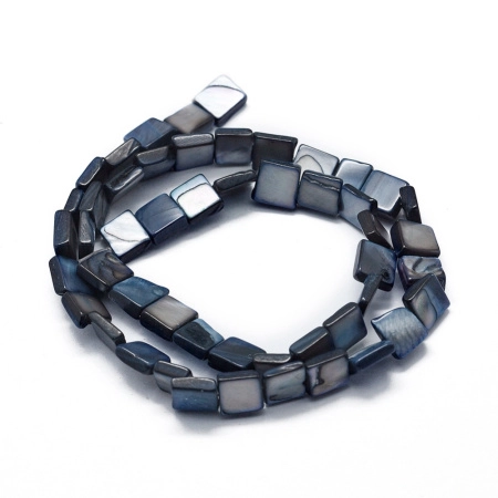 <p>Бусины из натурального тонированного перламутра в форме плоского квадрата. Цвет в разных поставках варьируется от серого с голубоватым отливом до сине-серого, деним. Бусины могут немного отличаться по форме, цвету и размеру. Оттенок может отличаться от фотографии и в разных поставках. Цена за низку, около 45 бусин (низки формируются без проверки каждой бусины на дефекты).</p>