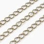 <p>Изящная витая цепочка с неразъемными звеньями (звенья запаяны). Цепочка сделана из латуни, сверху покрытие под бронзу. Оттенок может отличаться от фотографии и в разных поставках. Размер звеньев примерно 4*2.5 мм, толщина звена 0.4 мм. Цепь довольно прочная, при этом тонкая. Цена за 2 метра. При покупке нескольких метров, по возможности, отрезается цельным куском.</p><p>ВНИМАНИЕ: могут попадаться звенья, слипшиеся между собой.</p>