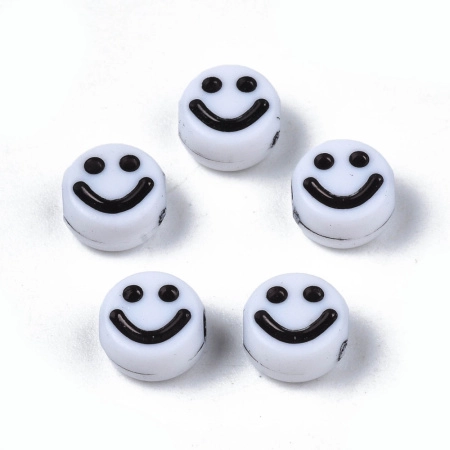 <p>Бюджетные плоские двусторонние бусины из акрила белого цвета с чёрными смайликами (улыбающимися рожицами). Круглые бусины-подушечки размером примерно 7*4 мм, диаметр отверстия - около 1.1 мм. Отлично сочетаются с бусинами-буквами, подходят для создания браслетов, чокеров, брошей, тегов. Оттенок может отличаться от фотографии и в разных поставках. Цена за упаковку 50 грамм (около 430 бусин).</p>