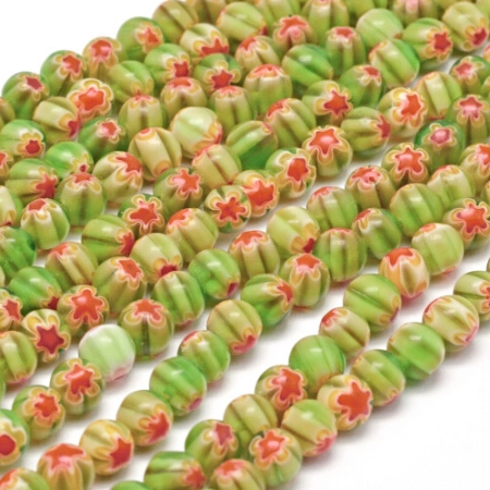 <p>Стеклянные бусины ручной работы, выполнены в технике миллефиори. Бусины полосатые салатово-белые с красно-желтыми цветочками. Оттенок может отличаться от фотографии и от партии к партии. Цена за низку (около 65 бусин).</p>