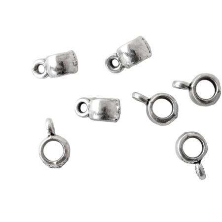 <p>Лаконичный держатель (бейл) для кулона или подвески. Внутренний диаметр 2.8-3.5 мм в разных поставках. Можно использовать как бусину с петелькой. Оттенок может отличаться от фотографии. Цена за 5 грамм (около 10 штук, фасуются без проверки на дефекты).</p><p>ВНИМАНИЕ: могут попадаться держатели с застрявшим камушком внутри, можно убрать шилом или иголкой.</p>