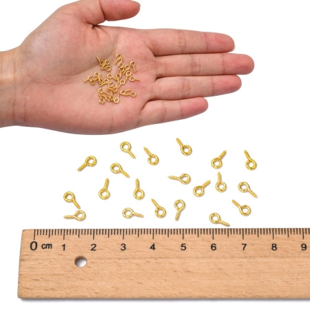 <p>Штифт вкручивающийся,покрытие золотого цвета. Общая длина 8.5 мм, диаметр петельки 4 мм, внутренний диаметр петельки 2 мм, толщина вкручиваемой части 1 мм. Оттенок может отличаться от фотографии и в разных поставках. Цена за 5 грамм (около 62 штук, фасуются без проверки на дефекты).</p>