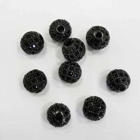 <p>Фурнитура для бижутерии Милано класса люкс (MILANO LUX). Качественный компонент для бижутерии - эффектная круглая бусина (шарик). Размер отверстия примерно 1.5 мм. Инкрустация черными фианитами в технике паве. Количество фианитов в разных поставках может быть разным (иногда бусины инкрустированы в 4 ряда, иногда в 5).Оттенок может отличаться от фотографии и в разных поставках. Цена за 1 шт.</p>
