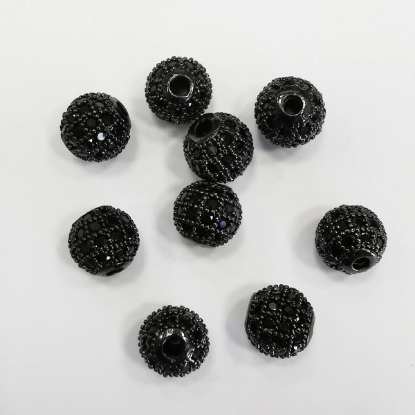 <p>Фурнитура для бижутерии Милано класса люкс (MILANO LUX). Качественный компонент для бижутерии - эффектная круглая бусина (шарик). Размер отверстия примерно 1.5 мм. Инкрустация черными фианитами в технике паве. Количество фианитов в разных поставках может быть разным (иногда бусины инкрустированы в 4 ряда, иногда в 5).Оттенок может отличаться от фотографии и в разных поставках. Цена за 1 шт.</p>