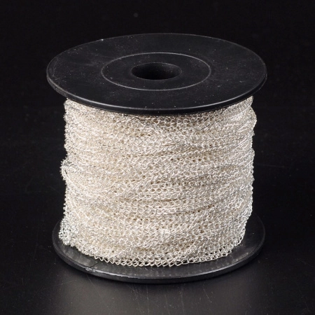 <p>Цепочка серебристая. Цепочка не очень прочная, не подходит для тяжелых подвесок, лучше использовать в декоративных целях. Оттенок может отличаться от фотографии и в разных поставках. Цена за 5 метров. При покупке нескольких метров, по возможности отрезается цельным куском.</p><p>ВНИМАНИЕ: могут попадаться звенья, слипшиеся между собой.</p>