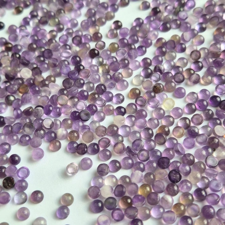 <p>
Миниатюрный каменный кабошон из натурального аметиста. Оттенок может отличаться от фотографии. Размер и форма могут немного отличаться от заявленных. Кабошоны отличаются по цвету и рисунку, а также по толщине: при заказе нескольких штук мы постараемся подобрать похожие. Цена за 5 шт.
</p><p>Внимание: у кабошонов неровный край - мелкие щербинки по краю.</p>