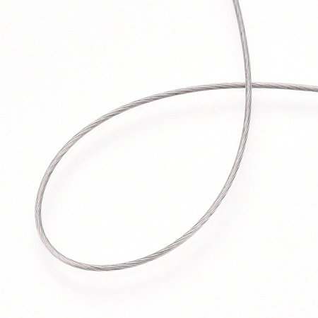 <p>Довольно качественный, очень толстый ювелирный тросик. Толщина около 0.8мм, может немного отличаться от заявленной. Цвет тёмно-серебристый (стальной). Оттенок может отличаться от фотографии и в разных поставках. Цена за катушку около 14 метров. Тросик в намотке может состоять из нескольких кусков.</p>