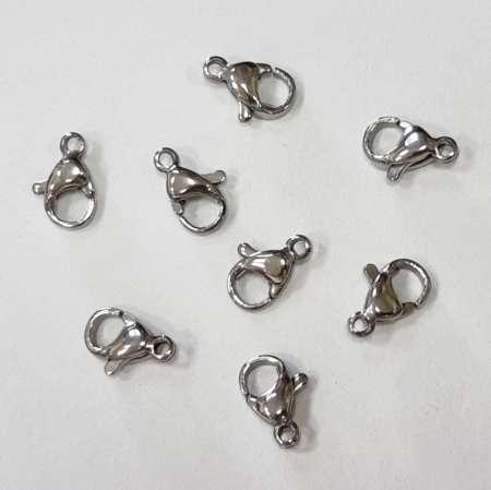 <p>
Миниатюрный карабин из нержавеющей стали (марка 304: используется в пищевой промышленности, не окисляется). Диаметр отверстия петельки около 1.1 мм. Цена за 5 шт.
</p>
<p>
ВНИМАНИЕ: на карабинах возможны небольшие неровности, могут открываться не очень плавно, быть тугими.
</p>