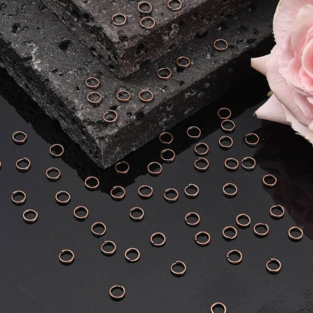 <p>Бюджетные двойные колечки медного цвета. Отлично подойдут в качестве держателей для тяжелых подвесок. Толщина проволоки - около 0.6 мм, толщина двойной части - около 1.2 мм. Цена за упаковку 5 грамм (около 95 штук).</p>