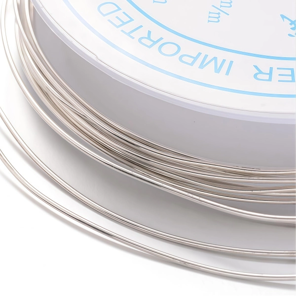 <p>Медная проволока с покрытием под сталь. Оттенок может отличаться от фотографии. Используется для создания украшений, изготовления деревьев и цветов из бисера и камней, и прочих декоративных работ, диаметр 0,8 мм. Намотка может состоять из нескольких частей. Цена за катушку около 5 метров.</p>