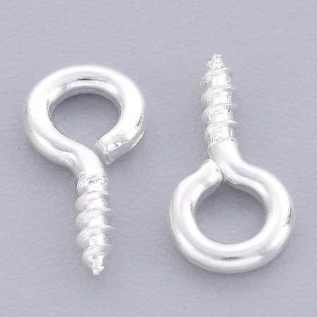 <p>Штифт вкручивающийся,покрытие серебристого цвета. Общая длина 10 мм, диаметр петельки 5 мм, внутренний диаметр петельки 2.8 мм, толщина вкручиваемой части 1.2 мм. Оттенок может отличаться от фотографии и в разных поставках. Цена за 10 грамм (около 69 штук, фасуются без проверки на дефекты).</p>